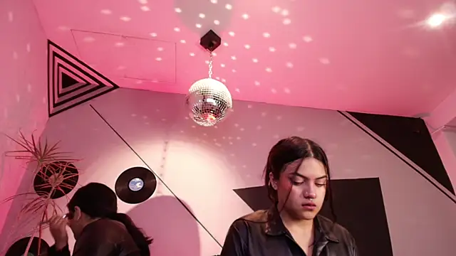 Lilith and Khloe online show from October 22, 2025, 11:21 am