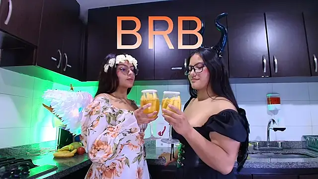 Lilith and Khloe online show from November 4, 2025, 11:20 am