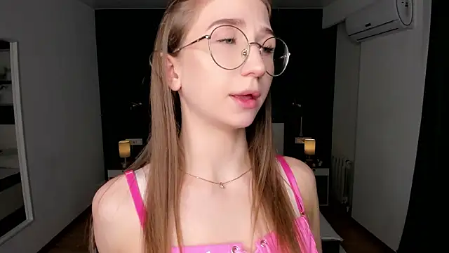 Snapshot of EditaBand chatting on February 25, 2026, 7:34 pm EditaBand online show from February 25, 2026, 7:34 pm