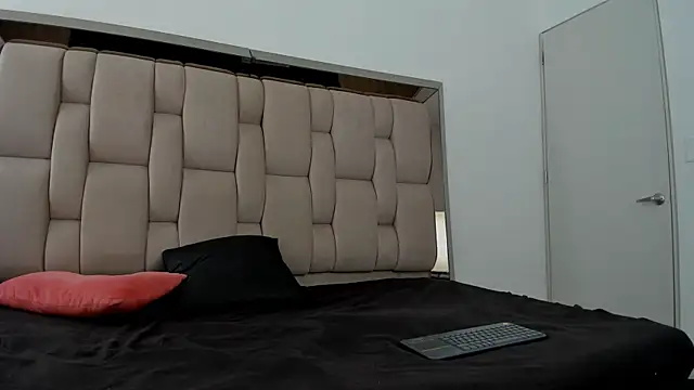 Enzo issis online show from September 26, 2025, 6:23 pm