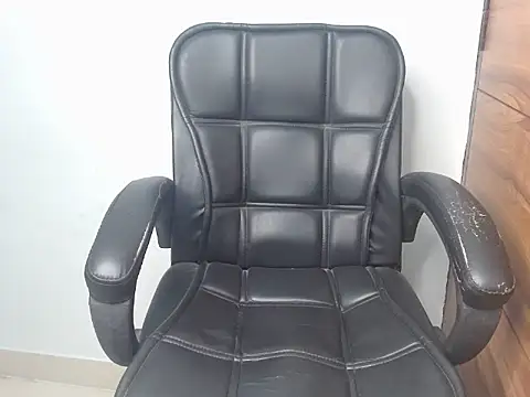 Urlove lily online show from December 2, 2025, 4:02 pm