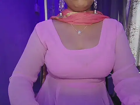 Snapshot of Naina_007 chatting on October 28, 2025, 10:19 am Naina 007 online show from October 28, 2025, 10:19 am