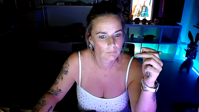 Mrs-Aurora online show from October 13, 2025, 8:42 pm