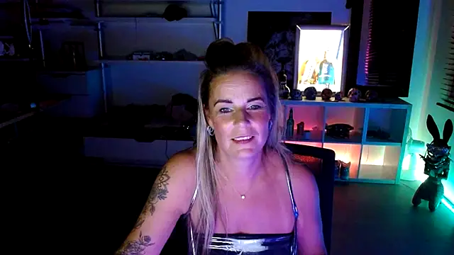 Mrs-Aurora online show from October 14, 2025, 8:31 pm