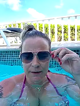 Mrs-Aurora online show from April 6, 2026, 7:37 pm