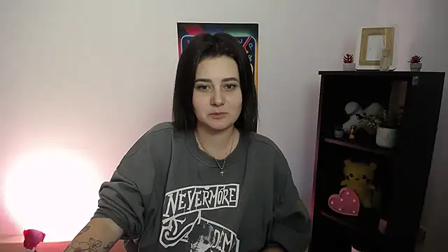 Katrin kiss  online show from October 1, 2025, 12:44 pm