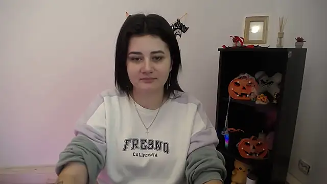 Katrin kiss  online show from November 6, 2025, 1:45 pm