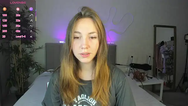 Luna G0ld online show from October 13, 2025, 10:43 pm