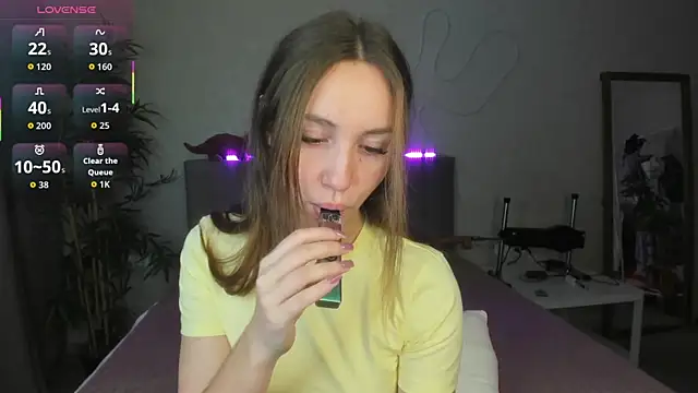 Luna G0ld online show from October 16, 2025, 12:11 am