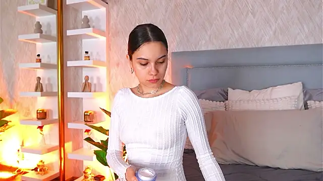 Sofy Bradd online show from March 22, 2026, 8:29 am