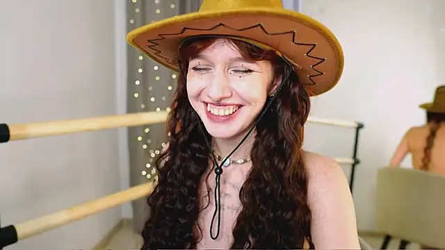 LeelooYolo online show from December 13, 2025, 7:53 pm