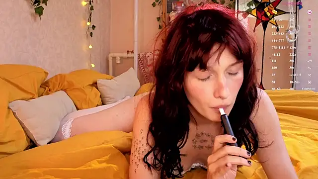 LeelooYolo online show from June 19, 2026, 6:23 pm