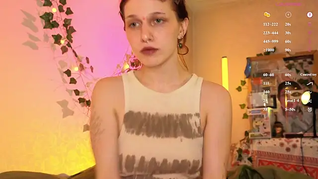 LeelooYolo online show from July 24, 2026, 11:58 pm