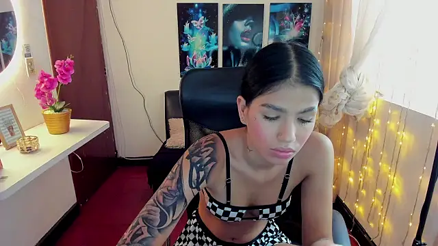 valeria-duarte online show from October 20, 2025, 9:37 pm