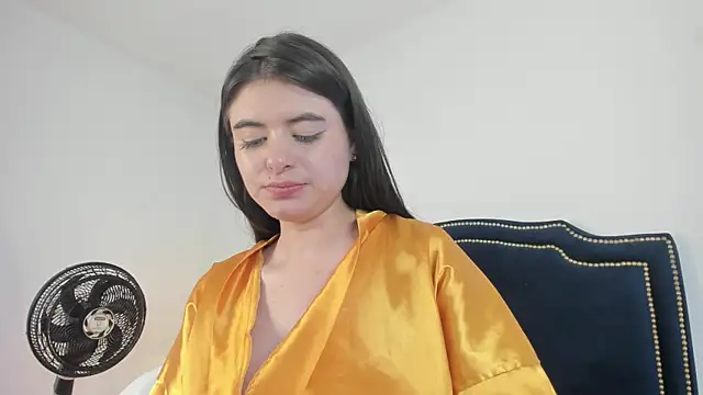 LiliCarterm online show from October 21, 2025, 7:42 am