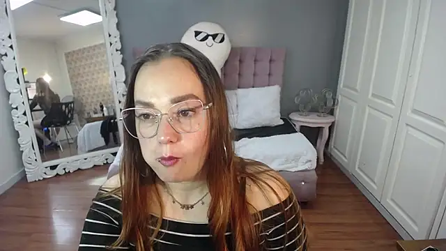 Tammy parker  online show from September 19, 2025, 4:25 am