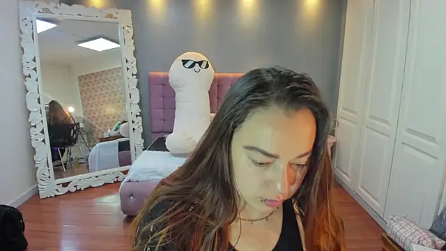 Tammy parker  online show from September 23, 2025, 4:04 am