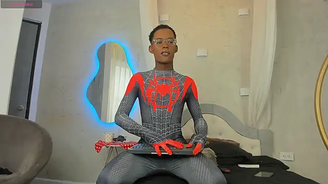 Snapshot of MaxFoxx_ chatting on September 19, 2025, 7:36 pm MaxFoxx online show from September 19, 2025, 7:36 pm