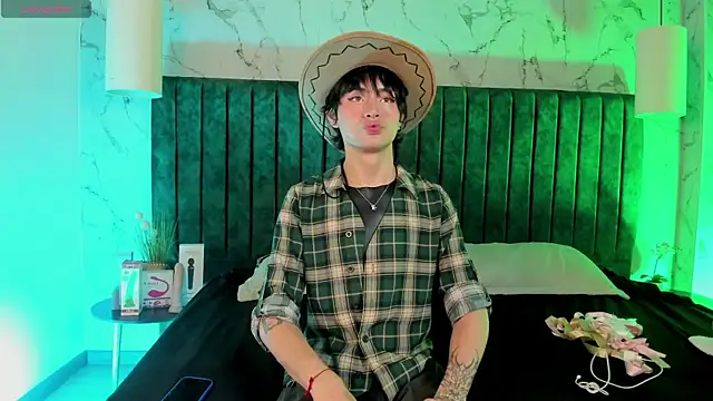  ANGELL DUSTT  online show from October 1, 2025, 3:56 am