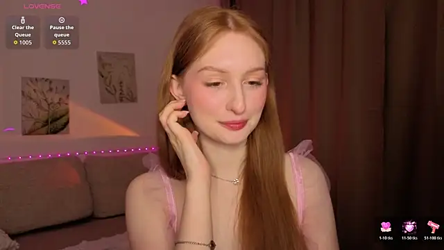 Snapshot of Betty_Twinkle chatting on November 10, 2025, 10:42 pm Betty Twinkle online show from November 10, 2025, 10:42 pm