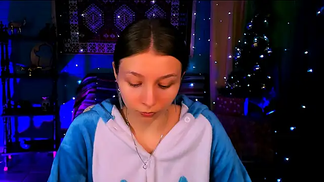 JulieDaniel online show from December 22, 2025, 8:22 am