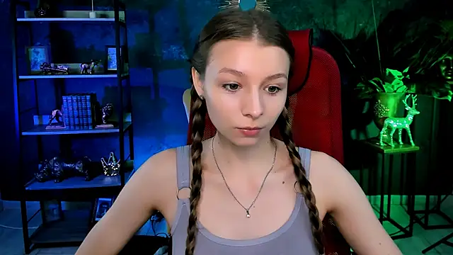 JulieDaniel online show from May 22, 2026, 4:19 am