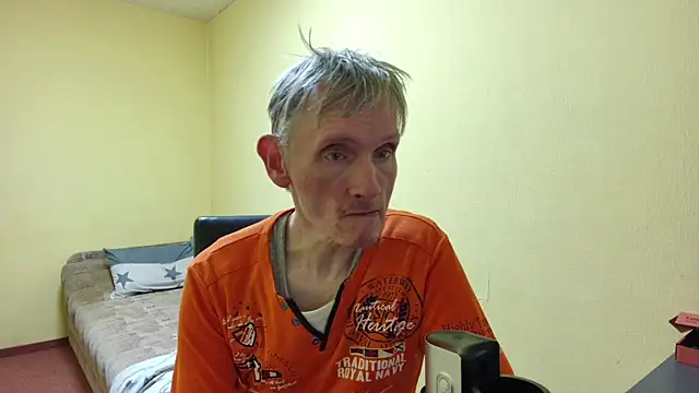 Snapshot of k74robert chatting on February 13, 2026, 2:57 pm k74robert online show from February 13, 2026, 2:57 pm