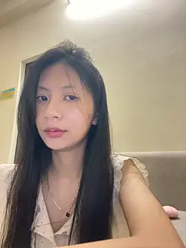 Snapshot of Lil-Gi chatting on October 2, 2025, 4:14 pm Lil-Gi online show from October 2, 2025, 4:14 pm