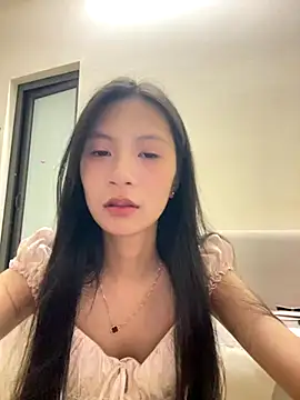 Snapshot of Lil-Gi chatting on October 3, 2025, 3:31 pm Lil-Gi online show from October 3, 2025, 3:31 pm