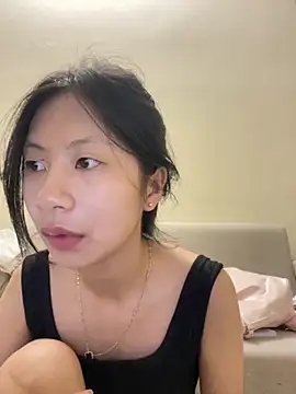 Snapshot of Lil-Gi chatting on October 4, 2025, 4:38 pm Lil-Gi online show from October 4, 2025, 4:38 pm