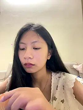 Snapshot of Lil-Gi chatting on October 10, 2025, 3:11 pm Lil-Gi online show from October 10, 2025, 3:11 pm