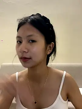 Snapshot of Lil-Gi chatting on October 11, 2025, 3:32 pm Lil-Gi online show from October 11, 2025, 3:32 pm