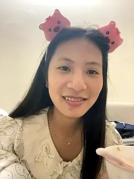 Snapshot of Lil-Gi chatting on November 1, 2025, 5:31 am Lil-Gi online show from November 1, 2025, 5:31 am