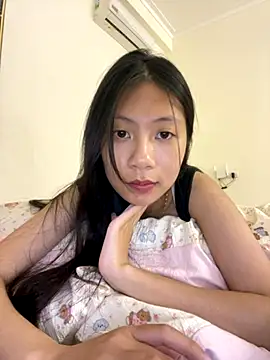 Snapshot of Lil-Gi chatting on November 7, 2025, 4:07 pm Lil-Gi online show from November 7, 2025, 4:07 pm