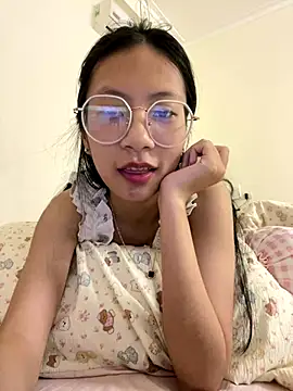 Snapshot of Lil-Gi chatting on November 8, 2025, 5:01 pm Lil-Gi online show from November 8, 2025, 5:01 pm