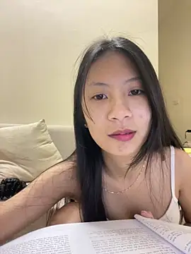 Snapshot of Lil-Gi chatting on November 14, 2025, 3:44 pm Lil-Gi online show from November 14, 2025, 3:44 pm