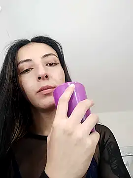 NicolWhite online show from December 2, 2025, 12:43 pm