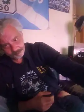 Snapshot of Fonse1860 chatting on October 9, 2025, 7:06 am Fonse1860 online show from October 9, 2025, 7:06 am