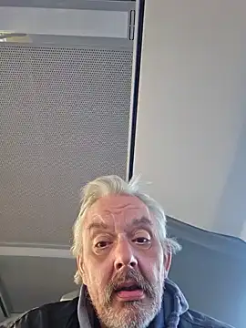 Snapshot of Fonse1860 chatting on November 5, 2025, 9:20 am Fonse1860 online show from November 5, 2025, 9:20 am