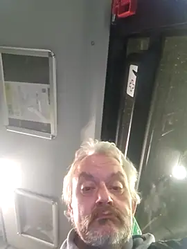 Snapshot of Fonse1860 chatting on November 7, 2025, 9:42 am Fonse1860 online show from November 7, 2025, 9:42 am