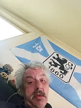 Snapshot of Fonse1860 chatting on November 10, 2025, 8:13 am Fonse1860 online show from November 10, 2025, 8:13 am