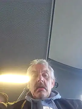 Snapshot of Fonse1860 chatting on November 12, 2025, 9:32 am Fonse1860 online show from November 12, 2025, 9:32 am