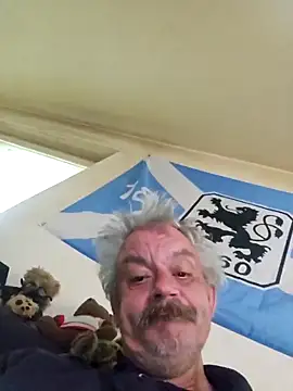 Snapshot of Fonse1860 chatting on November 15, 2025, 8:11 am Fonse1860 online show from November 15, 2025, 8:11 am