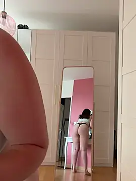 chloedlm5 online show from April 13, 2026, 9:04 am