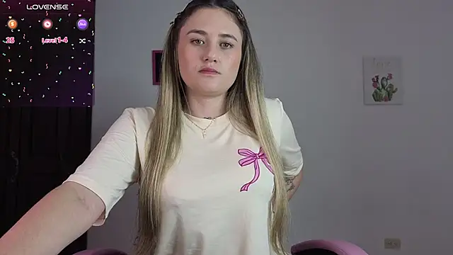 Veronika  Winslow  online show from November 4, 2025, 5:28 am