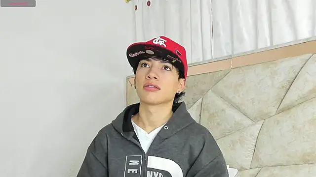 Snapshot of Thiago_Divine_ chatting on September 17, 2025, 1:13 pm Thiago Divine  online show from September 17, 2025, 1:13 pm