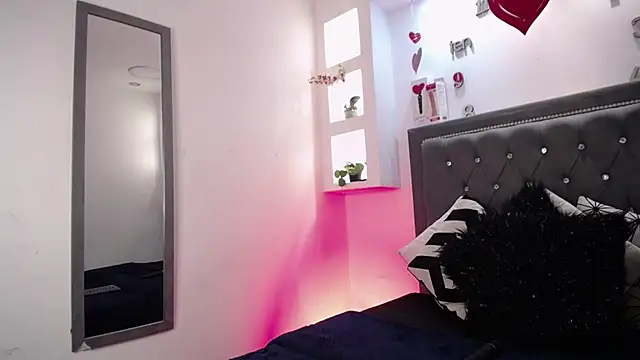 MelissaRhodes online show from September 23, 2025, 7:50 pm