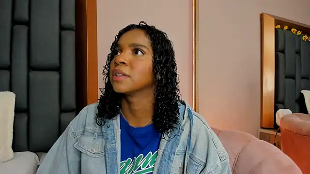 LisaMendez online show from December 1, 2025, 4:06 am