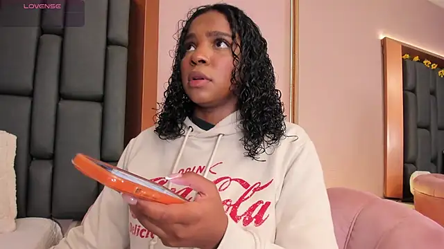 LisaMendez online show from December 3, 2025, 4:31 am