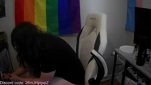 Elli-Ixby online show from September 18, 2025, 4:42 pm